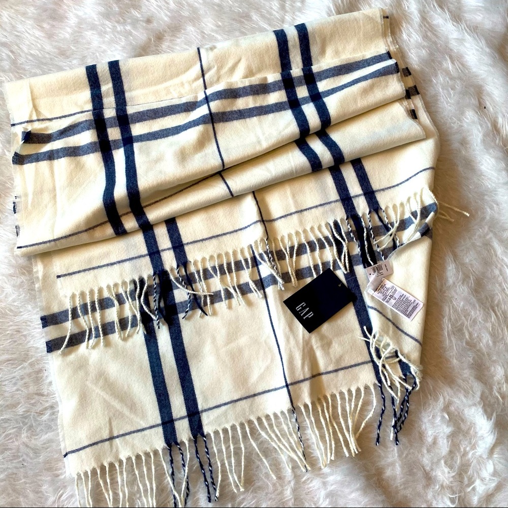 GAP cream and navy blue plaid wrap scarf with fringe one/size NWT